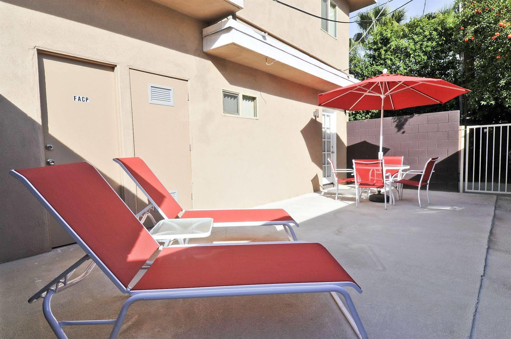 Bearfoot Inn - Clothing Optional Hotel For Gay Men Palm Springs Exterior photo