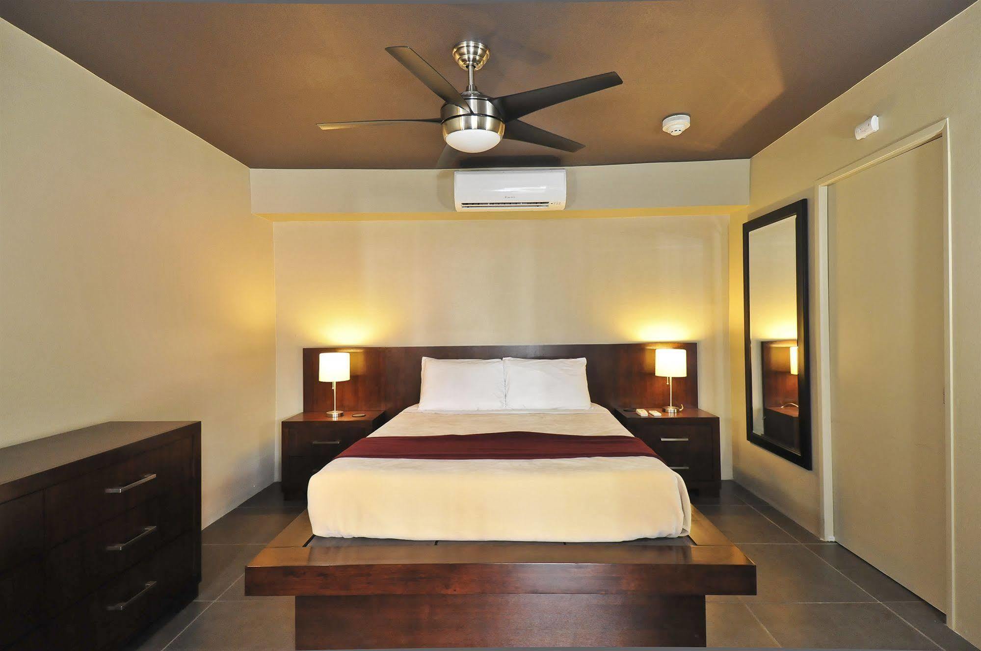 Bearfoot Inn - Clothing Optional Hotel For Gay Men Palm Springs Exterior photo